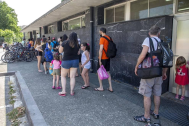 Se formaron colas en los accesos al Complejo Deportivo