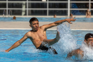 Se formaron colas en los accesos al Complejo Deportivo