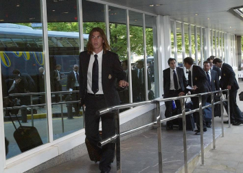 El central andaluz del Real Madrid, Sergio Ramos, anunció su adiós del conjunto blanco. El camero protagonizó varios episodios durante las visitas a Pamplona para enfrentarse a Osausna.