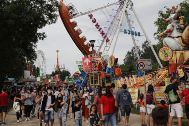 Todas las fotos de la apertura del recinto ferial en el parque de la Runa, en la Rochapea, este viernes