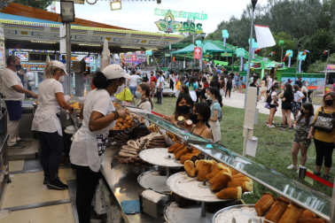 Todas las fotos de la apertura del recinto ferial en el parque de la Runa, en la Rochapea, este viernes
