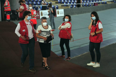 Las autoridades y familiares rindieron un sentido homenaje a los vecinos fallecidos desde el inicio de la pandemia.