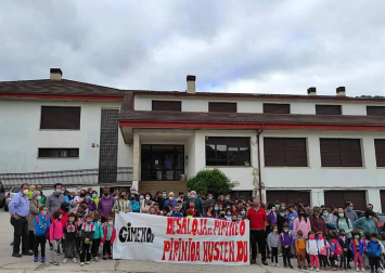 Las apymas del Pirineo han cerrado el curso con nuevas protestas en los centros de Garralda, Ochagavía y Roncal contra Educación para que devuelva a los alumnos de la zona el derecho a elegir centro educativo de Bachillerato en Pamplona.
