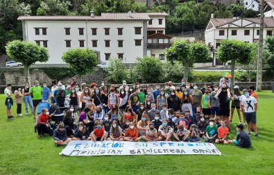 Las apymas del Pirineo han cerrado el curso con nuevas protestas en los centros de Garralda, Ochagavía y Roncal contra Educación para que devuelva a los alumnos de la zona el derecho a elegir centro educativo de Bachillerato en Pamplona.