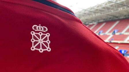 Osasuna ha presentado este miércoles la que será su primera equipación de cara a la próxima temporada 21/22, el capitán Oier Sanjurjo la ha anunciado en El Sadar.