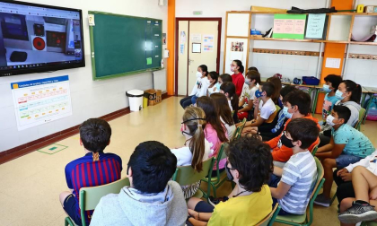 Desde que los colegios comenzaron a poner a punto sus instalaciones en agosto hasta las pruebas finales de la EvAU, el curso 20-21 pasará a la historia como el de la covid. Meses de aulas confinadas, mascarillas, distancia y una lección de adaptación de alumnos y profesores