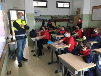 Desde que los colegios comenzaron a poner a punto sus instalaciones en agosto hasta las pruebas finales de la EvAU, el curso 20-21 pasará a la historia como el de la covid. Meses de aulas confinadas, mascarillas, distancia y una lección de adaptación de alumnos y profesores