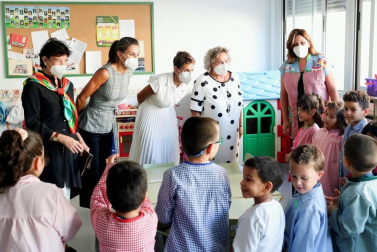 Desde que los colegios comenzaron a poner a punto sus instalaciones en agosto hasta las pruebas finales de la EvAU, el curso 20-21 pasará a la historia como el de la covid. Meses de aulas confinadas, mascarillas, distancia y una lección de adaptación de alumnos y profesores