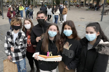 Desde que los colegios comenzaron a poner a punto sus instalaciones en agosto hasta las pruebas finales de la EvAU, el curso 20-21 pasará a la historia como el de la covid. Meses de aulas confinadas, mascarillas, distancia y una lección de adaptación de alumnos y profesores