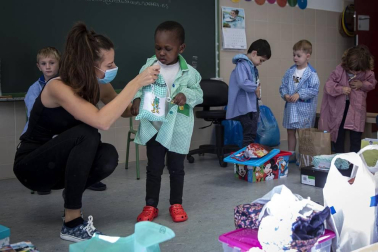 Desde que los colegios comenzaron a poner a punto sus instalaciones en agosto hasta las pruebas finales de la EvAU, el curso 20-21 pasará a la historia como el de la covid. Meses de aulas confinadas, mascarillas, distancia y una lección de adaptación de alumnos y profesores