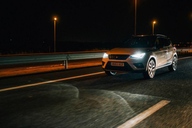 Fotos de los 7 elementos para revisar en un coche antes de salir de viaje. Un chequeo a tiempo puede ahorrarnos averías inesperadas, y lo más importante, tener un desplazamiento seguro.