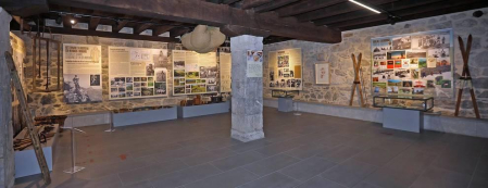 El quebrantahuesos conocido como Kiriku es el protagonista de la exposición "Aralar, la mirada de Kiriku", que se exhibe en Lekunberri y que acerca valores y patrimonio del paisaje de la sierra de Aralar y los valles de la zona, así como la evolución que ha tenido este entorno natural y cultural durante los últimos cien años.