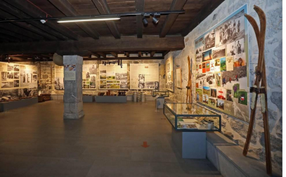 El quebrantahuesos conocido como Kiriku es el protagonista de la exposición "Aralar, la mirada de Kiriku", que se exhibe en Lekunberri y que acerca valores y patrimonio del paisaje de la sierra de Aralar y los valles de la zona, así como la evolución que ha tenido este entorno natural y cultural durante los últimos cien años.