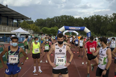 Abdelkader Algham y Ana Llorens ganan la prueba de 8 kilómetros, que tuvo 300 inscritos.