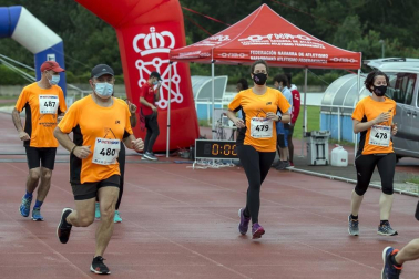 Abdelkader Algham y Ana Llorens ganan la prueba de 8 kilómetros, que tuvo 300 inscritos.