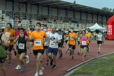 Abdelkader Algham y Ana Llorens ganan la prueba de 8 kilómetros, que tuvo 300 inscritos.