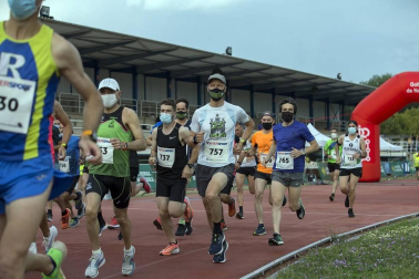 Abdelkader Algham y Ana Llorens ganan la prueba de 8 kilómetros, que tuvo 300 inscritos.