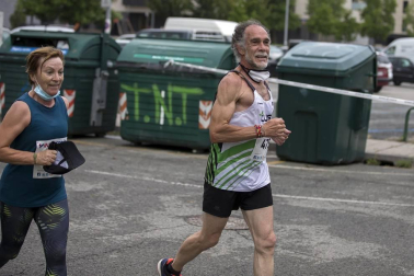 Abdelkader Algham y Ana Llorens ganan la prueba de 8 kilómetros, que tuvo 300 inscritos.