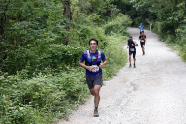 219 corredores completaron los 21 kilómetros de la cita de Etxarri Aranatz, puntuable para el campeonato de la Federación Navarra de Montaña.