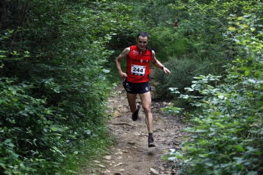 219 corredores completaron los 21 kilómetros de la cita de Etxarri Aranatz, puntuable para el campeonato de la Federación Navarra de Montaña.