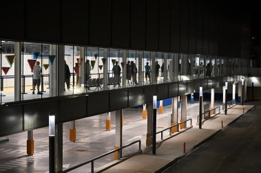 La vacunación nocturna en el Zendal triunfa entre los más impacientes