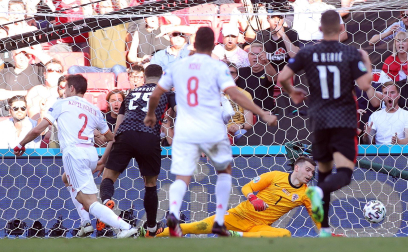 Gol de César Azpilicueta contra Croacia paso a paso.