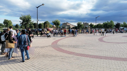 Vecinos de Murchante se concentraron este miércoles, 7 de julio, para mostrar su repulsa por el asesinato de una mujer en la localidad.