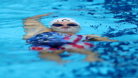Nadadora americana durante una prueba