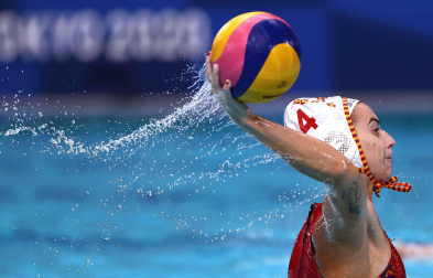 Bea Ortiz durante el partido entre España y Hungría de waterpolo