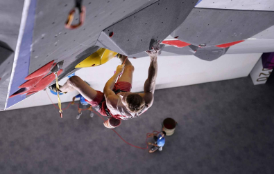 Escalador austríaco durante su prueba