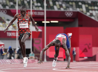 Atletas masculinos durante la final de 5.000