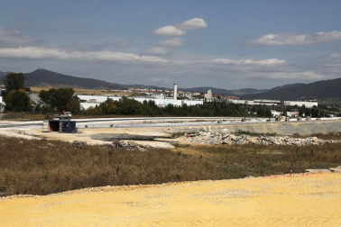 Terreno que ocuparán los primeros edificios. Al fondo, el polígono de Landaben, que quedará conectado con Barañáin
