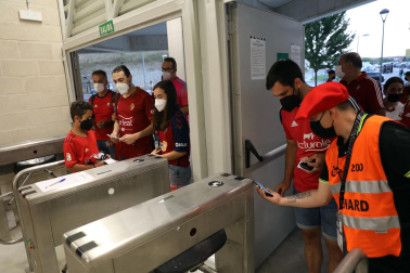 El público regresó al estado osasunista con restricciones tras la pandemia de coronavirus