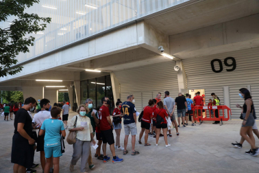 El público regresó al estado osasunista con restricciones tras la pandemia de coronavirus