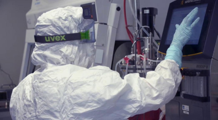 El laboratorio Hipra inicia la criba de voluntarios para el ensayo clínico