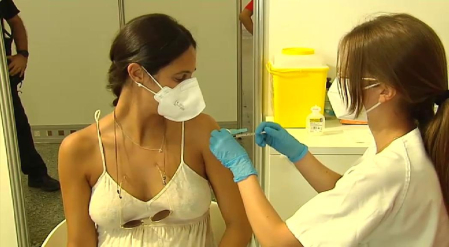 La variante delta, más contagiosa, eleva la necesidad de cortar la circulación del virus