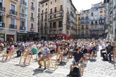 Flamenco desde los balcones del Ayuntamiento de Pamplona.
