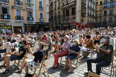 Flamenco desde los balcones del Ayuntamiento de Pamplona.