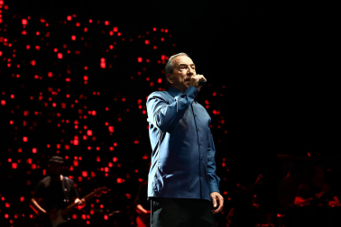 Imagen del concierto de José Luis Perales en Pamplona este sábado.