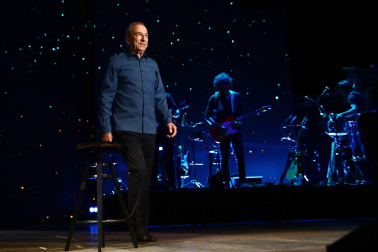 Imagen del concierto de José Luis Perales en Pamplona este sábado.