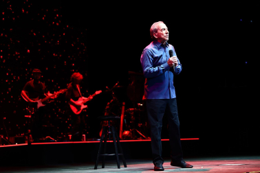 Imagen del concierto de José Luis Perales en Pamplona este sábado.
