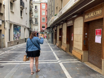 Los establecimientos de la calle Espoz y Mina también han secundado el cierre