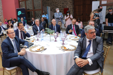 De izda a dcha: Carlos Fdez. Valdivielso (CEN), Mikel Madariaga (APD), Jorge Moreno (Dtor gral de Florette), Miguel Ángel Riezu (Diario de Navarra), Héctor Barbarin (Dtor CNTA), Javier Esparza (Navarra Suma) y Alfonso Sánchez (Caixabank)