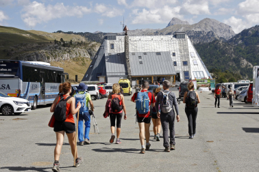 Marchar por el 50 aniversario de la inauguración del refugio Ángel Olorón de Belagua