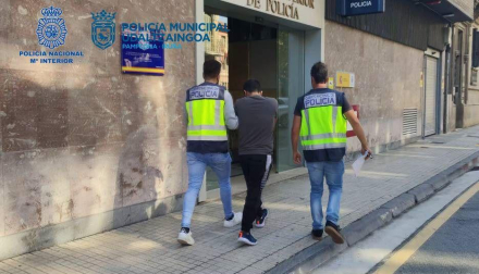 Imágenes de la operación conjunta de la Policía Nacional y la Policía Municipal que ha permitido desarticular dos bandas latinas