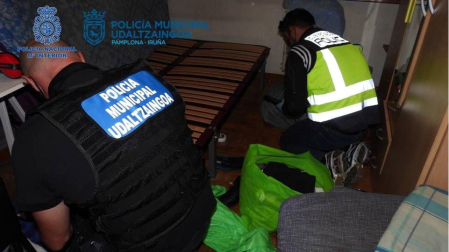 Imágenes de la operación conjunta de la Policía Nacional y la Policía Municipal que ha permitido desarticular dos bandas latinas