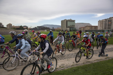 Participantes en la bicicletada de la Vuelta del Castillo.