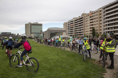 Participantes en la bicicletada de la Vuelta del Castillo.