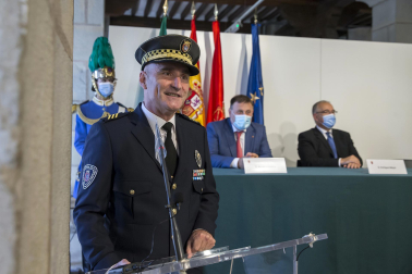 Homenaje en la Ciudadela a los policías municipales de Pamplona jubilados.