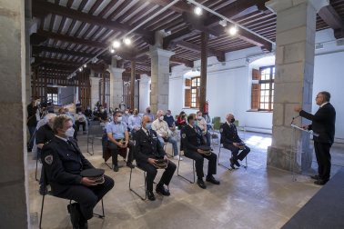 Homenaje en la Ciudadela a los policías municipales de Pamplona jubilados.